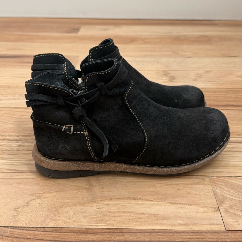 Born Wynter Comfort Ankle Bootie Distressed Black Suede $130 New Women Size 7